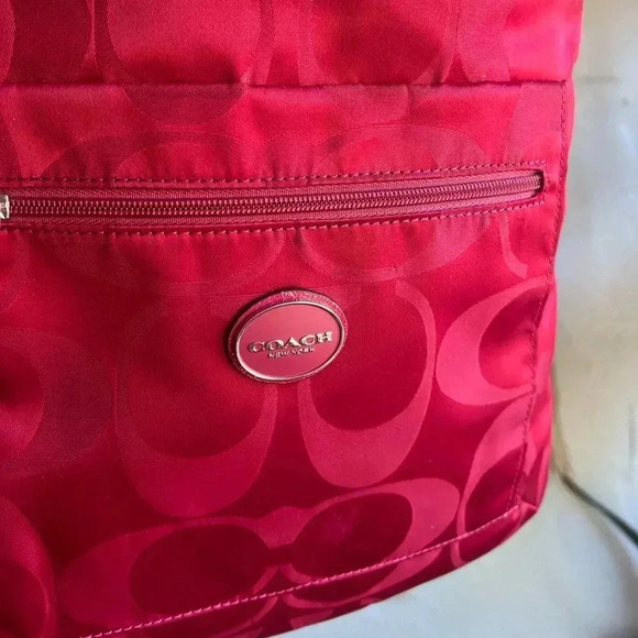 Coach Getaway Signature Shoulder Bag - Pink Nylon Crossbody 9x10 - Picture 4 of 14